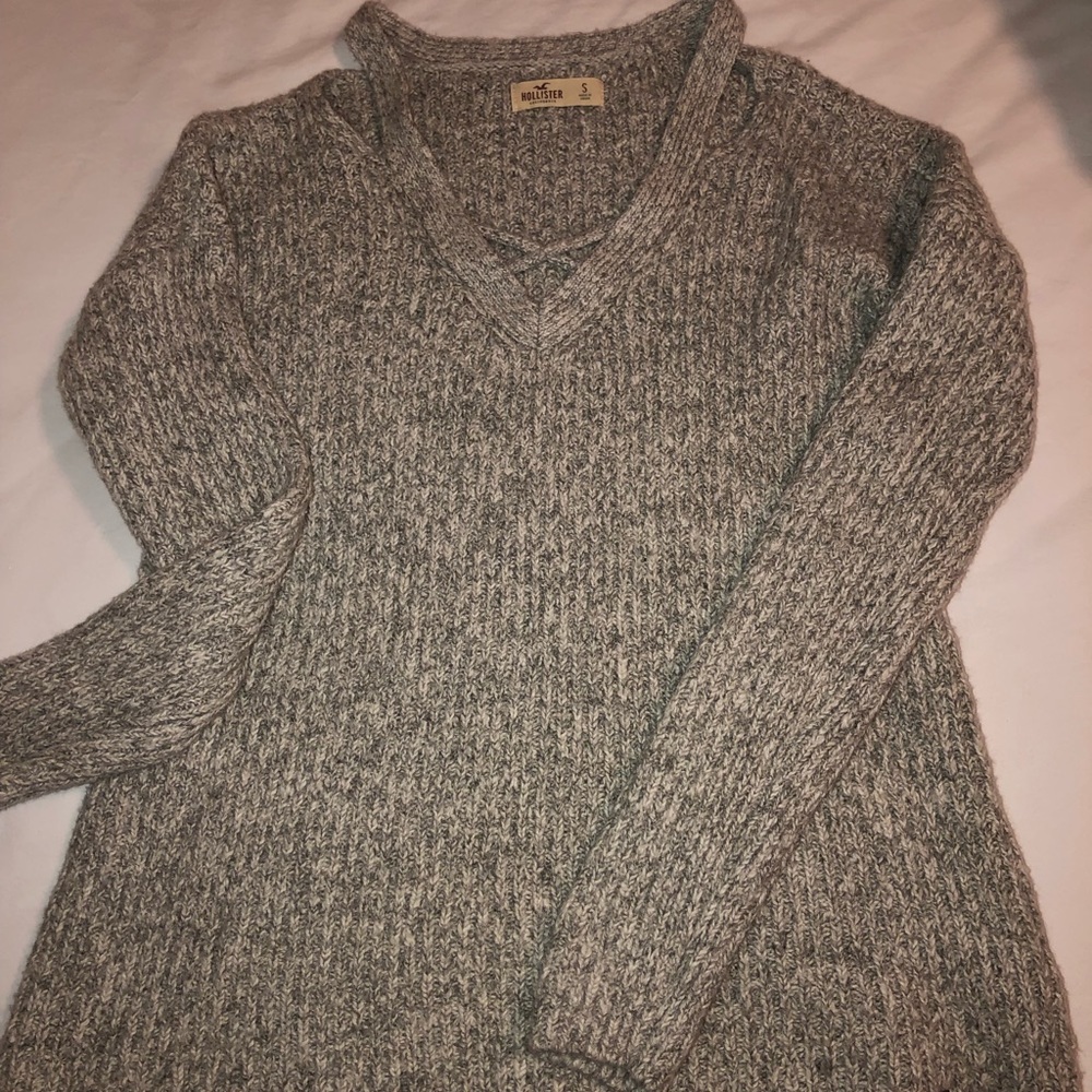 ☀️Cute Hollister Sweater!